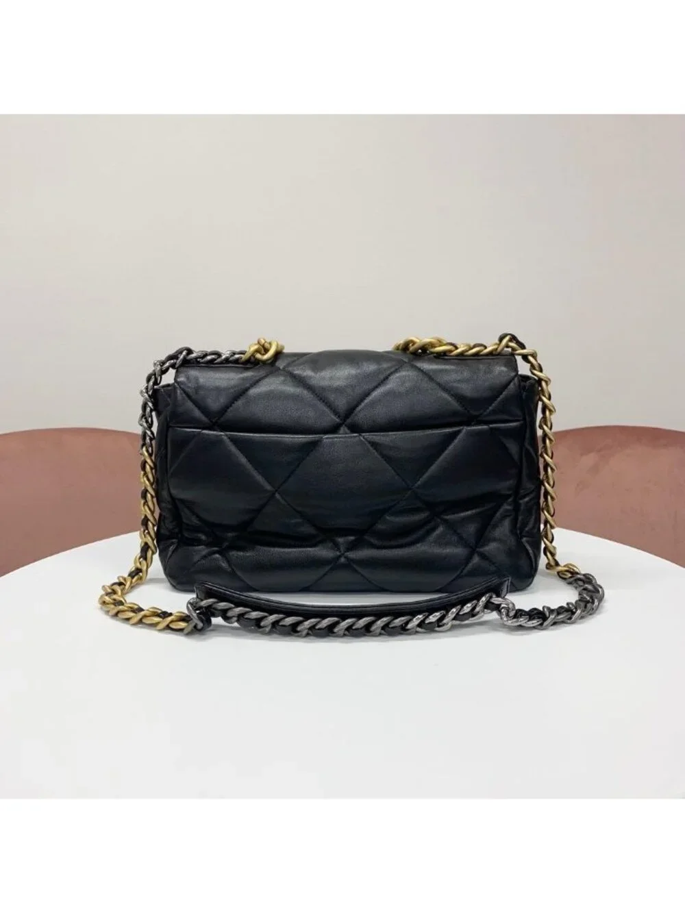Chanel 19 CC Logo Ta on Rock Chain on Shoulder Bag